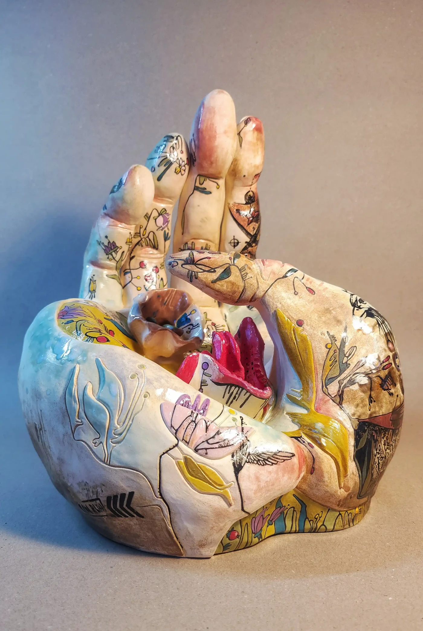 Featured image of Loving Hands - أيدٍ مُحبة