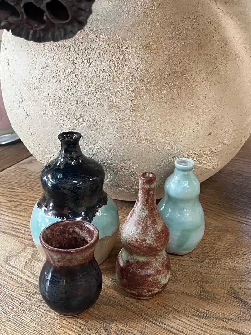 Tiny vases